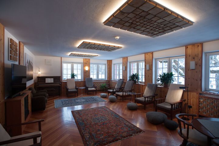 Entrance & Lobby