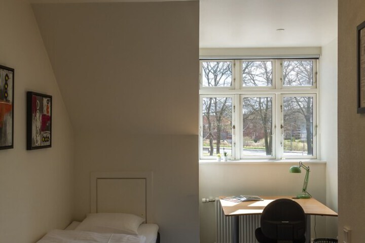 Room 17 of 39