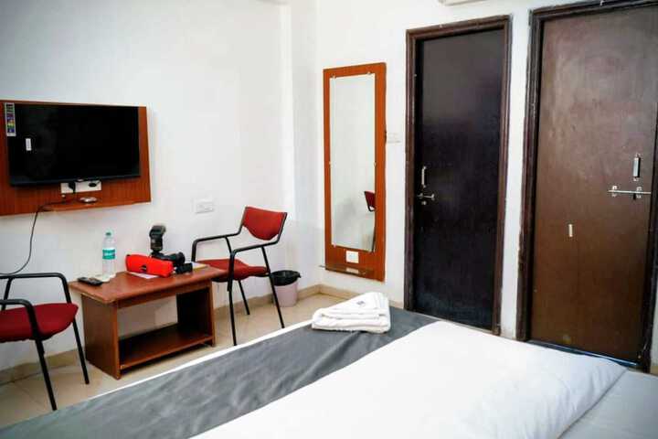 Room 11 of 20