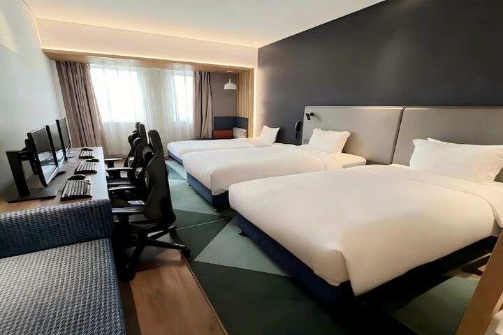 Room 33 of 66