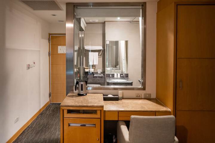 Room 10 of 44
