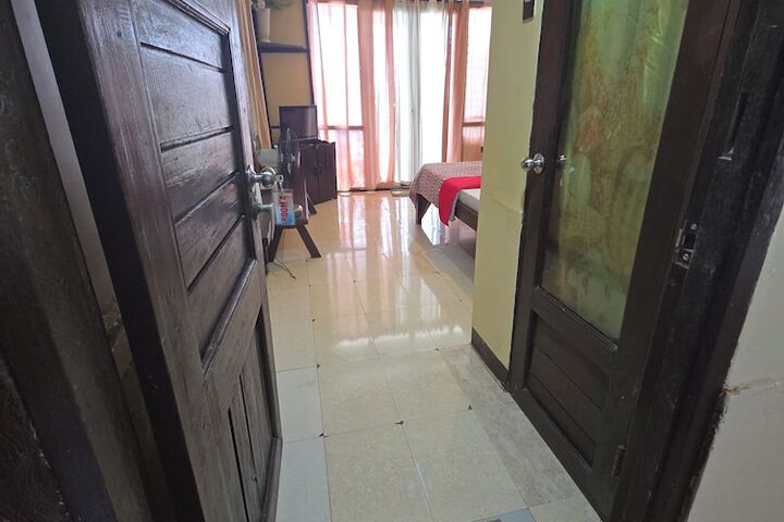 Room 32 of 171
