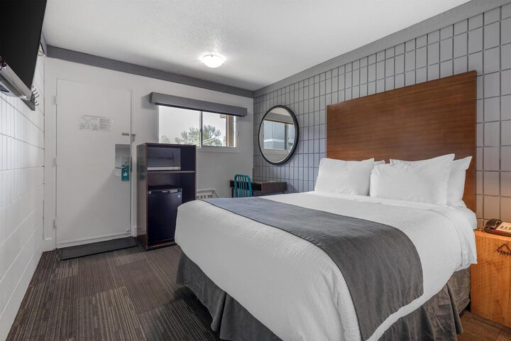 Room 10 of 34