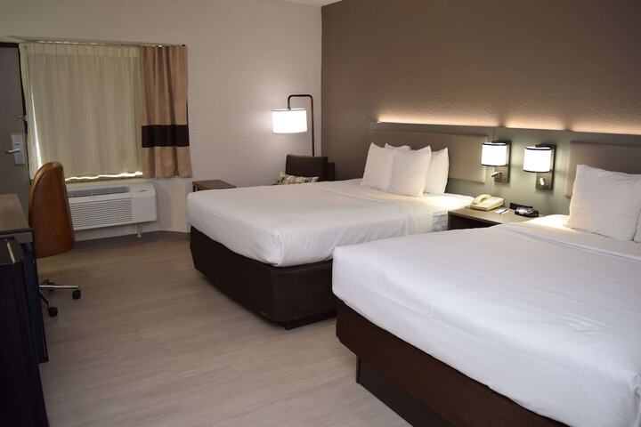 2 Queen Beds (1 of 15)