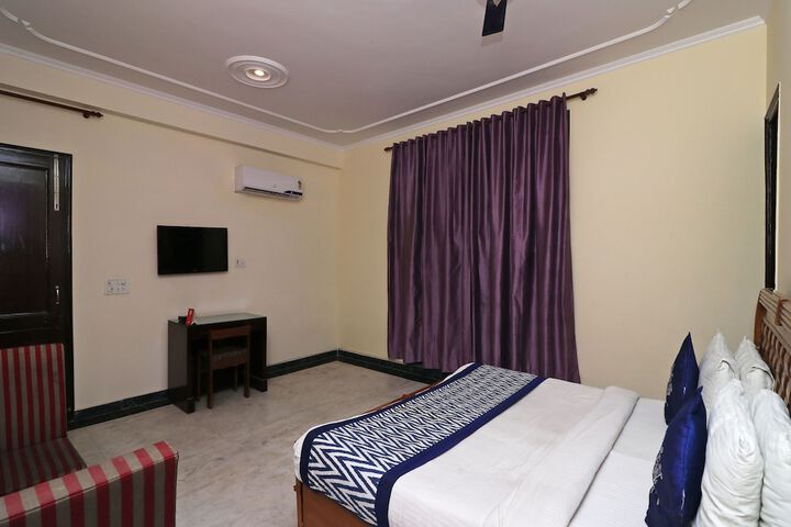 Room 12 of 21