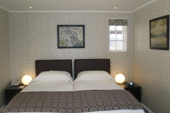 Room 5 of 62