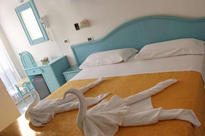 Room 8 of 36