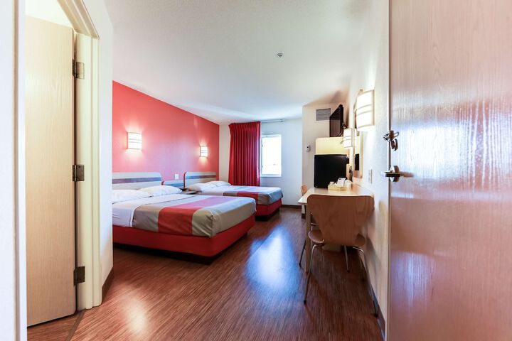 Room 17 of 28