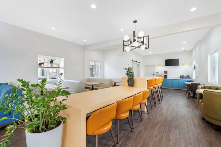 Breakfast area