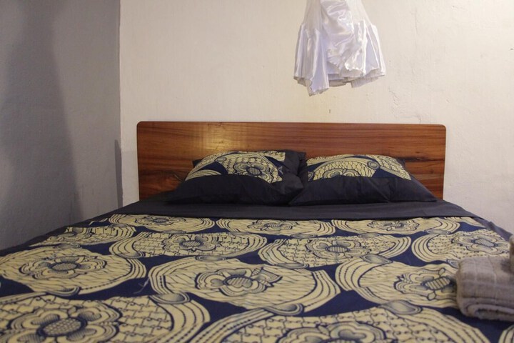 Room 13 of 37