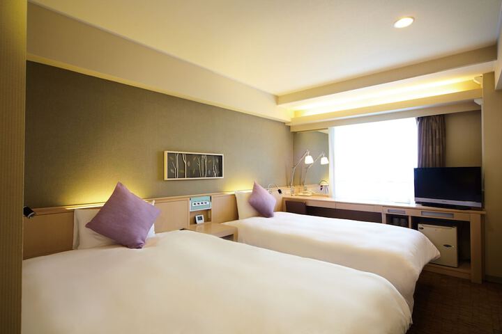 Room 12 of 97