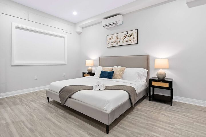 Room 2 of 28