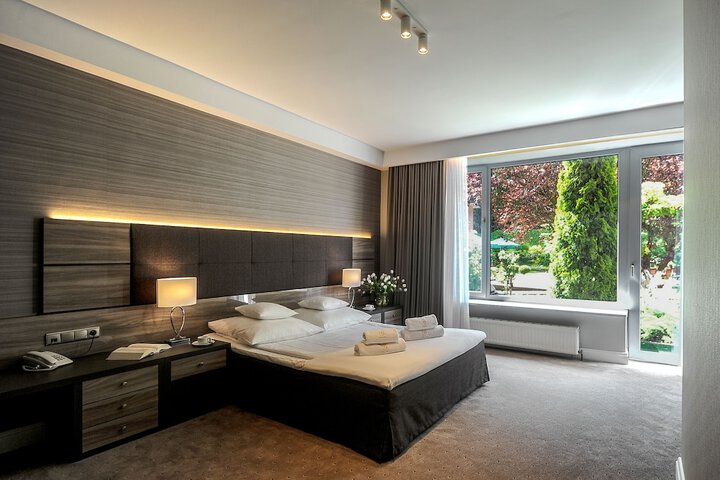 Room 3 of 67