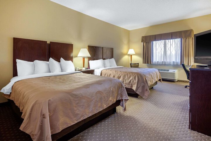 2 Queen Beds (1 of 6)