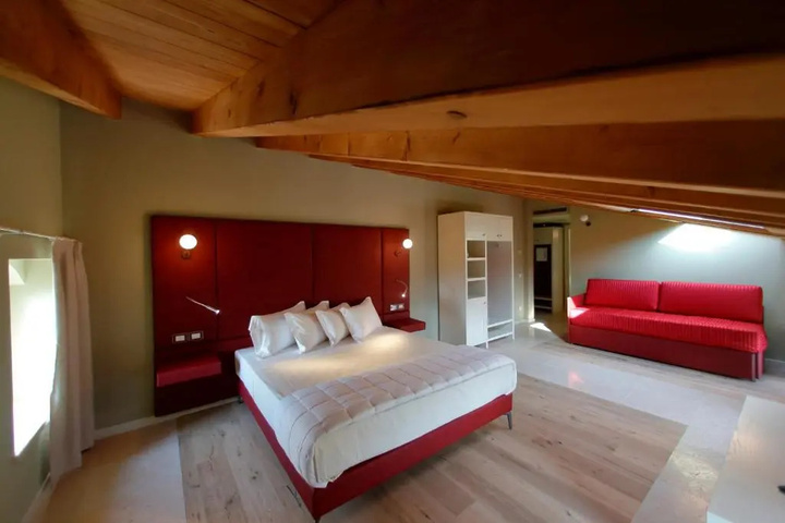 Room 2 of 21