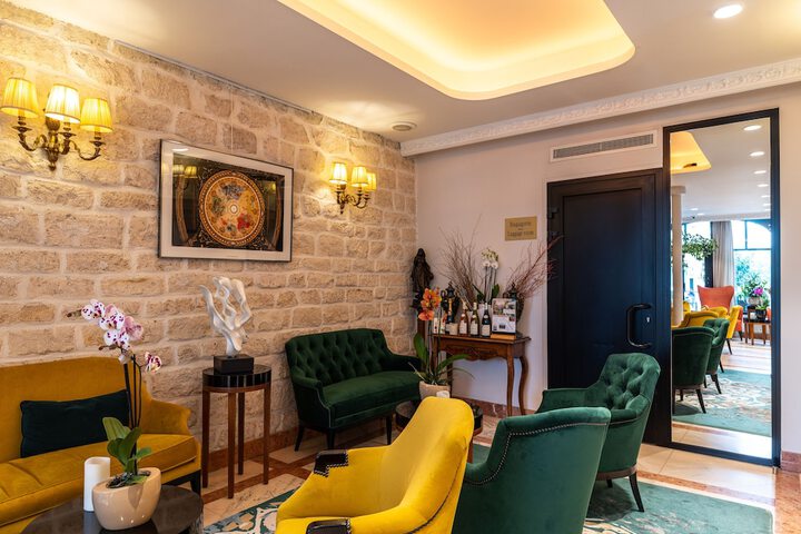 Hotel Interior 10 of 95