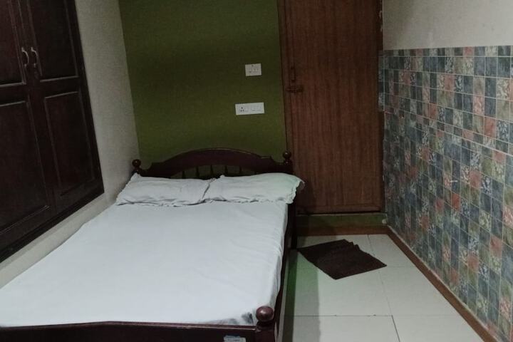Room 9 of 20