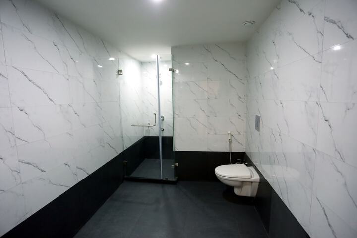 Room 12 of 21