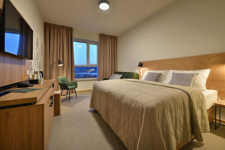 Room 5 of 37