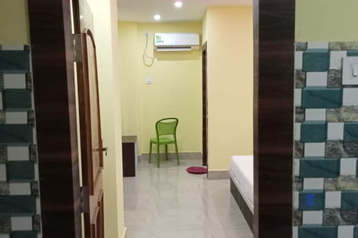 Room 12 of 28