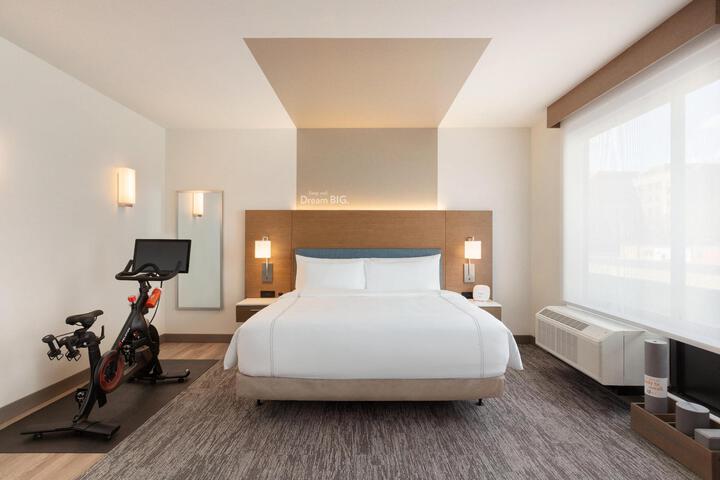 Standard | King Bed (10 of 28)