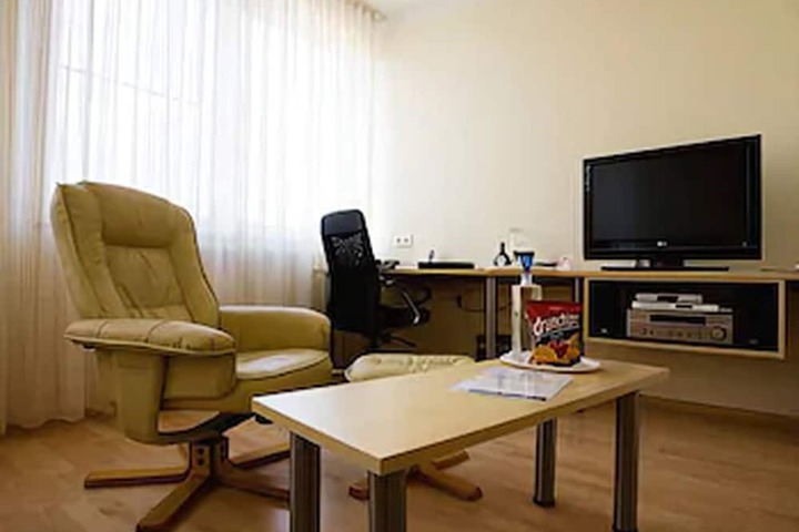 Room 13 of 38