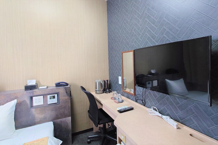 Room 11 of 120