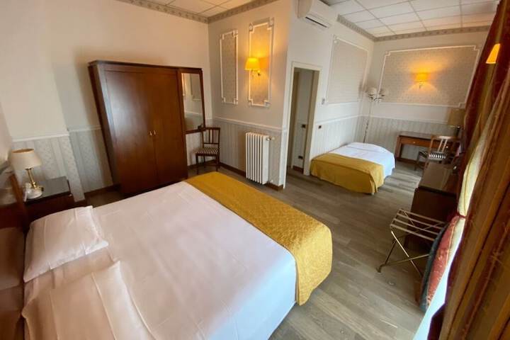 Room 22 of 49