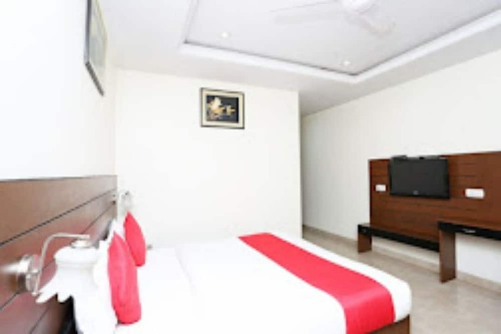 Room 5 of 15