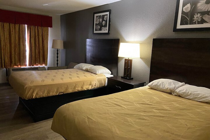 2 Double Beds (5 of 5)