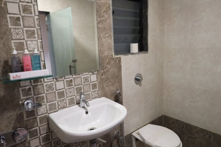 Room 10 of 12