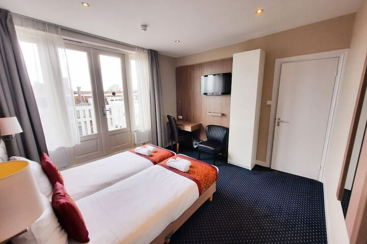 Room 21 of 45
