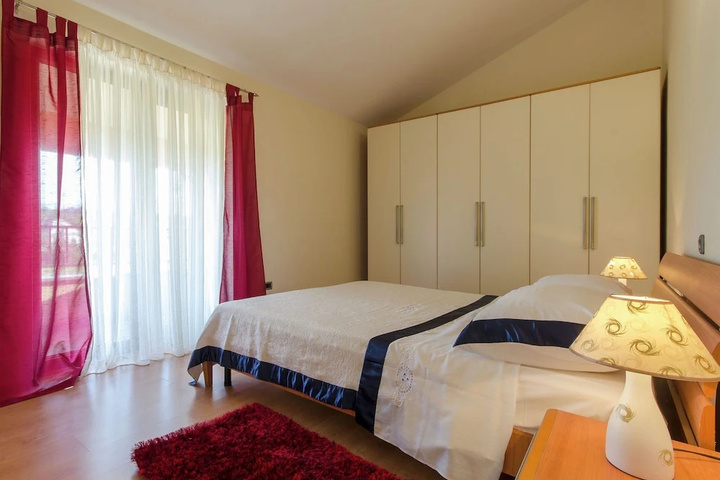 Room 2 of 17