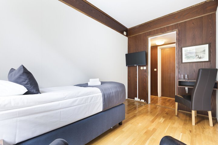 Room 4 of 70