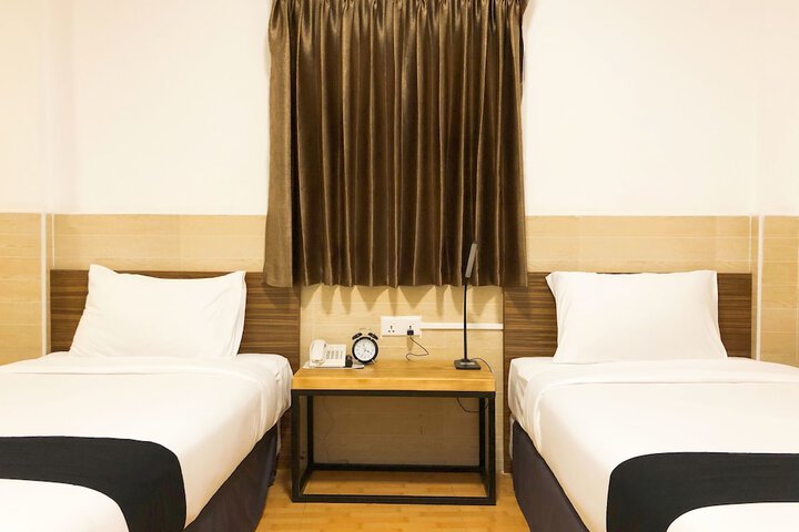 Room 13 of 37