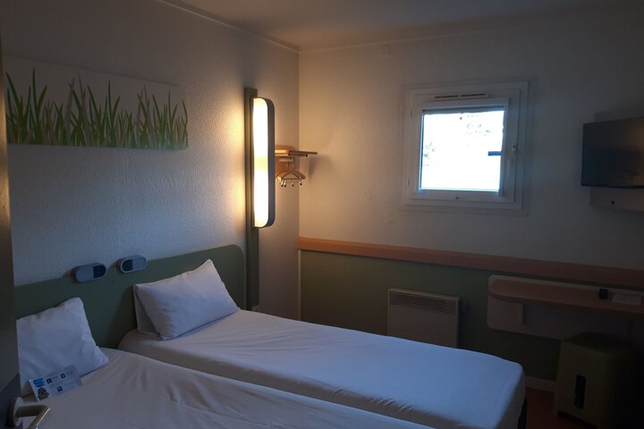 Room 3 of 35