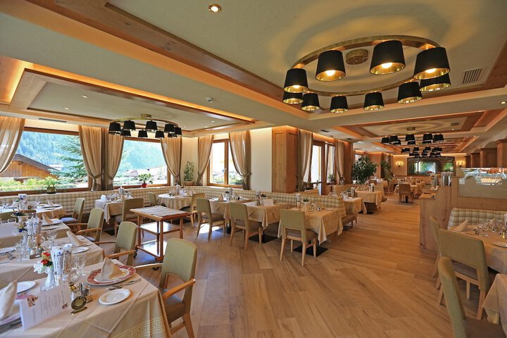 Dining 83 of 111
