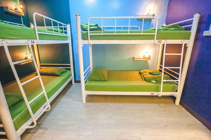 Room 18 of 76