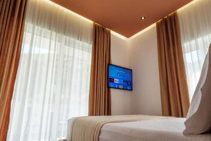 Room 3 of 43