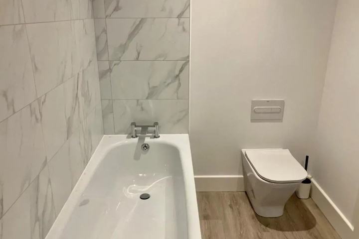 Room 7 of 11