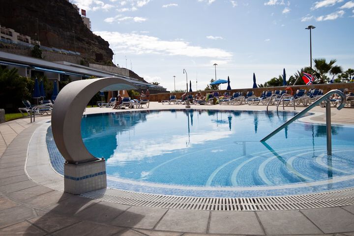 Hotel with Pool