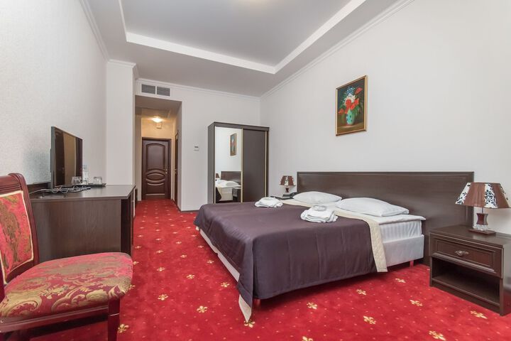 Room 5 of 98