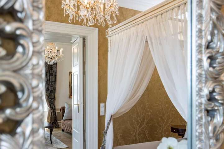 Room 15 of 42
