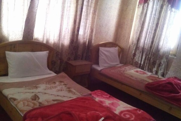 Room 5 of 8