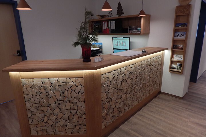 Check-in/check-out kiosk
