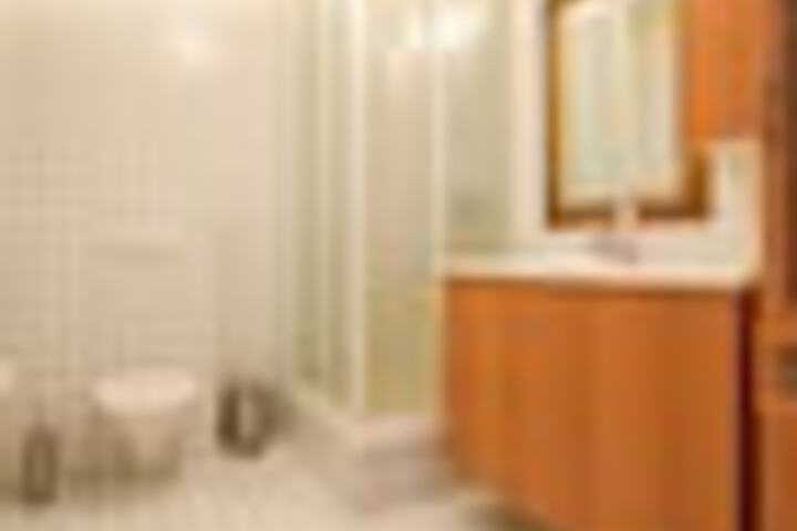 Room 32 of 42