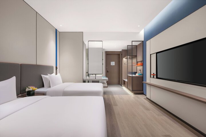 Room 18 of 42