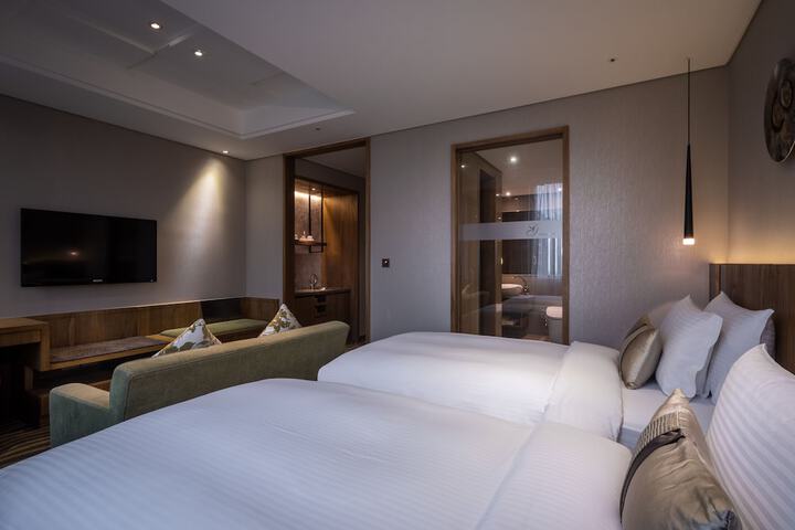 Room 12 of 87