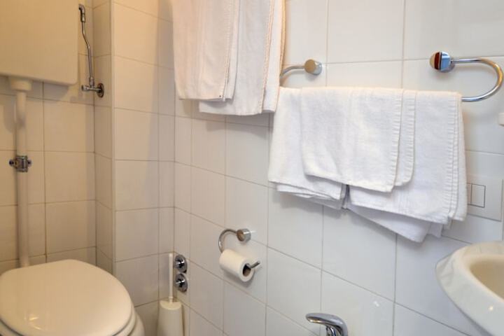 Room 20 of 49