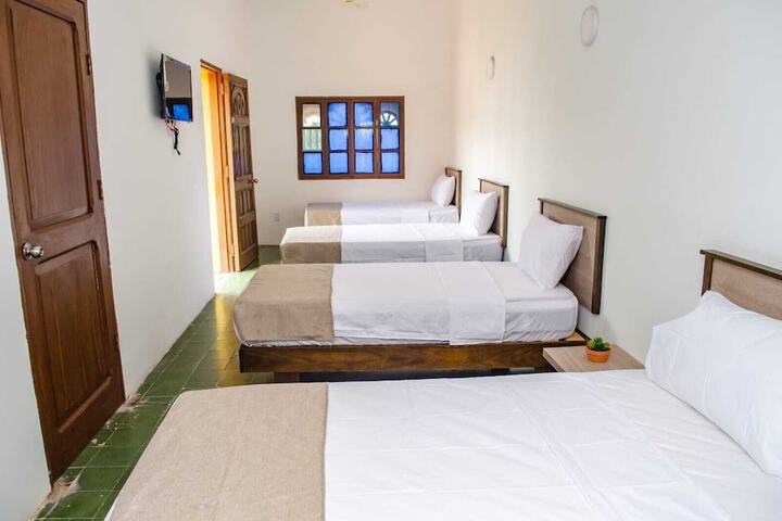 Room 4 of 25